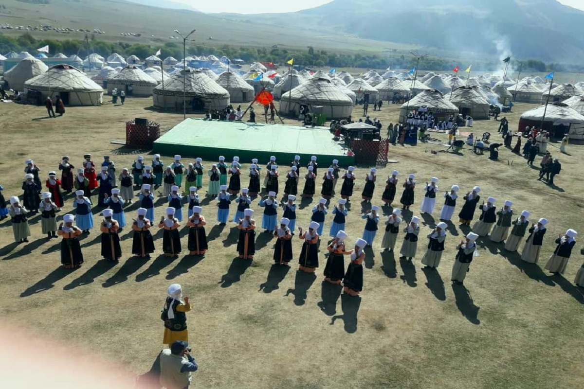 Ордо Иссык-Кульской области - 126 женщин исполнили «Тагылтыр тоо»