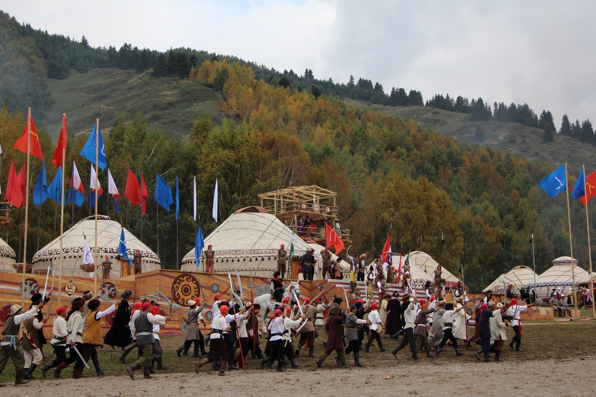 На джайлоо «Кырчын» стартовал фольклорный фестиваль «Кочмондор ааламы»