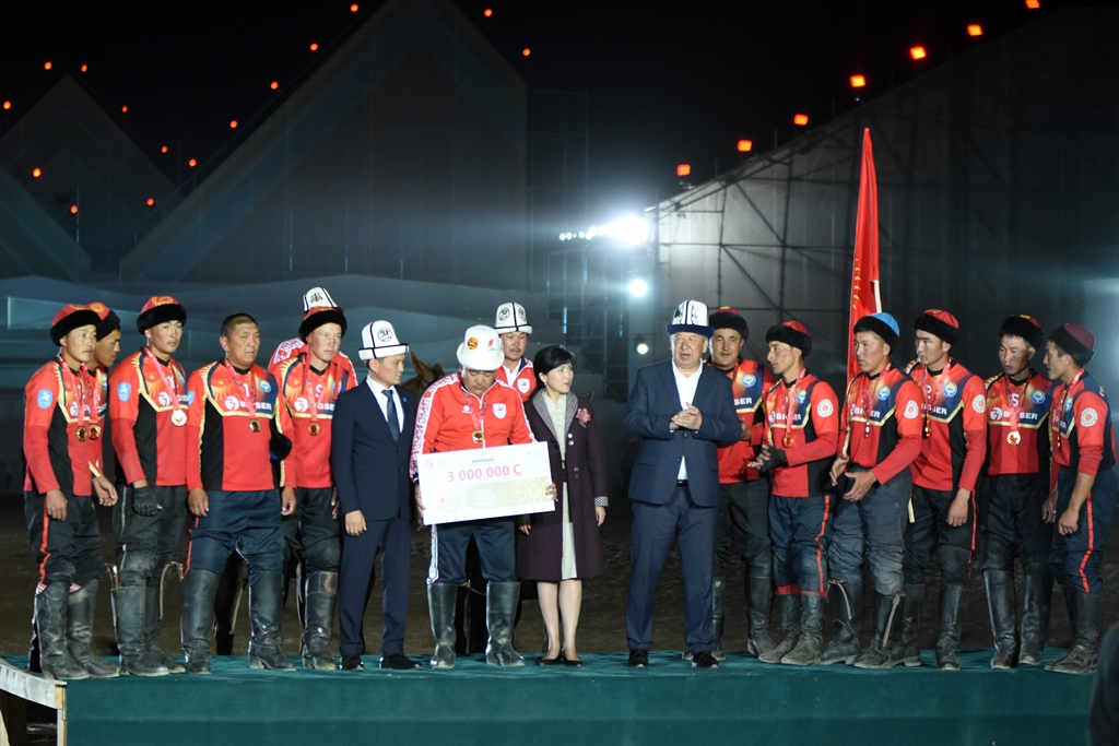 Сборная Кыргызстана стала трехкратным чемпионом Всемирных игр кочевников по кок-бору