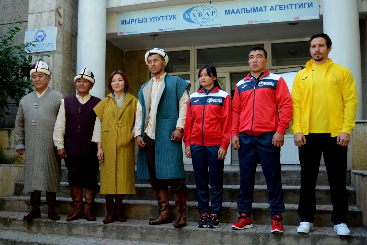 В Бишкеке презентовали официальную форму сборной Кыргызстана на Вторые Всемирные игры кочевников
