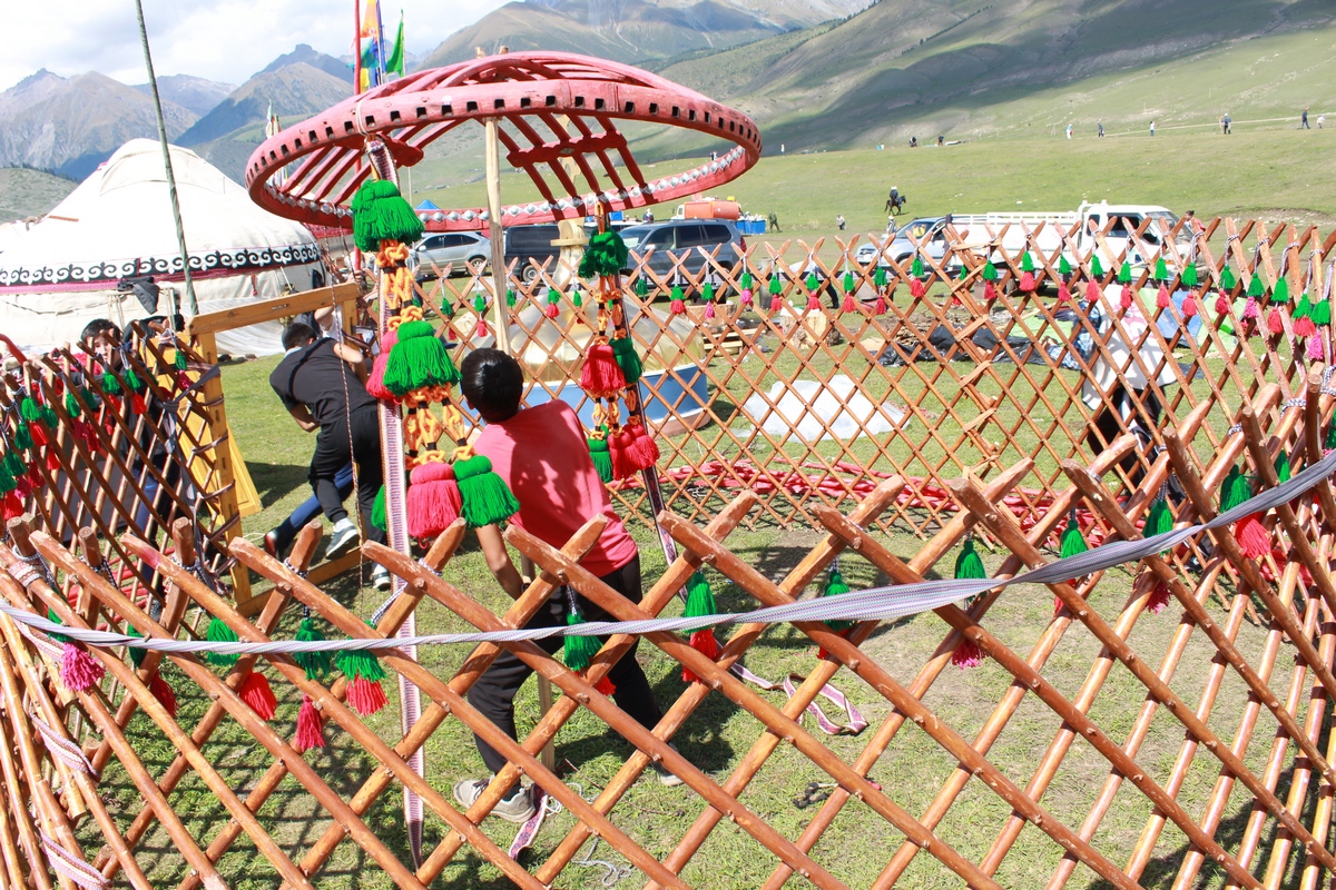 Grand Prize in the Competition for the Best Yurt Awarded to Naryn Region