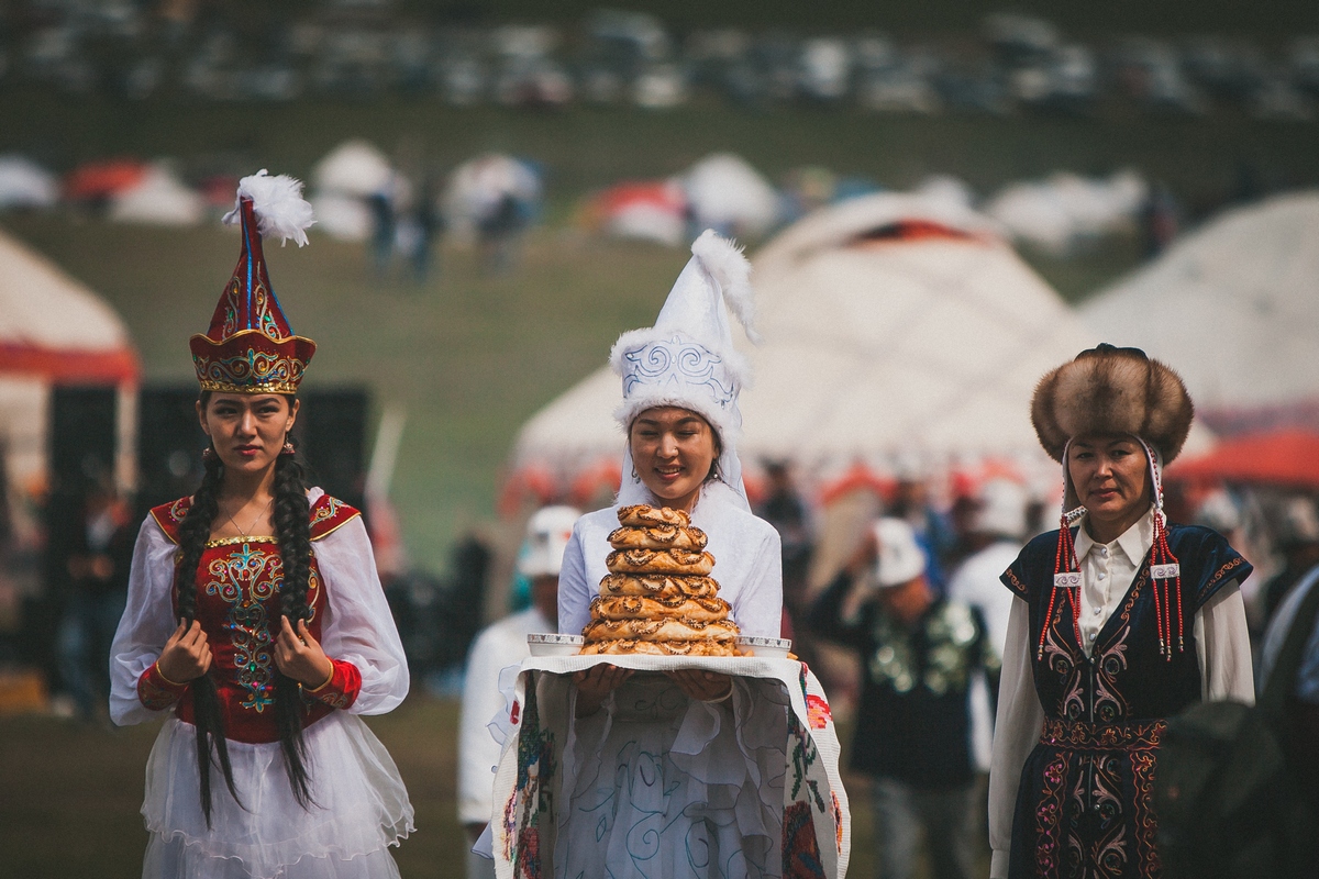 “Көчмөндөр ааламы” фольклордук фестивалындагы конкурстардын жеңүүчүлөрү сыйланды