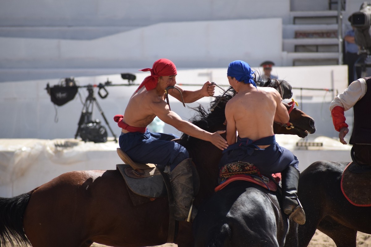 Kyrgyzstan wrestlers won five gold medals in the wrestling “er enish”